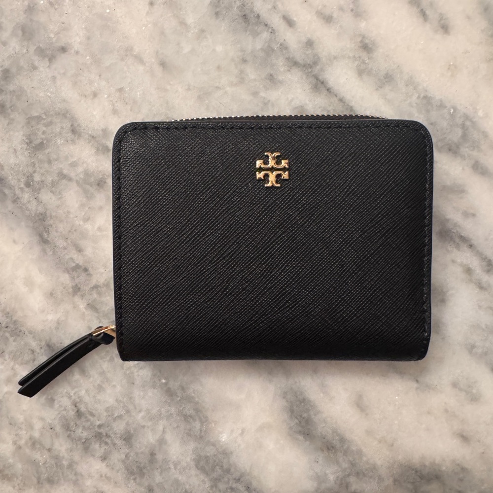 Tory Burch NWT Authentic Black Zip Wallet with Gold Emblem